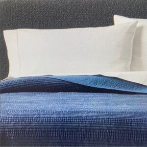 Threshold F/Q Ruched Velvet Blue Quilt